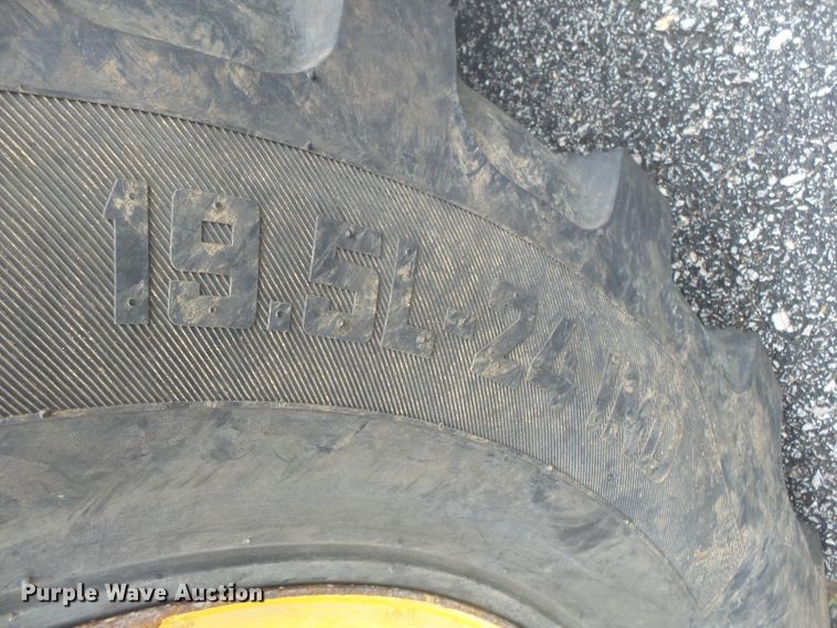 image for item DH7923 2005 John Deere 310SG  backhoe