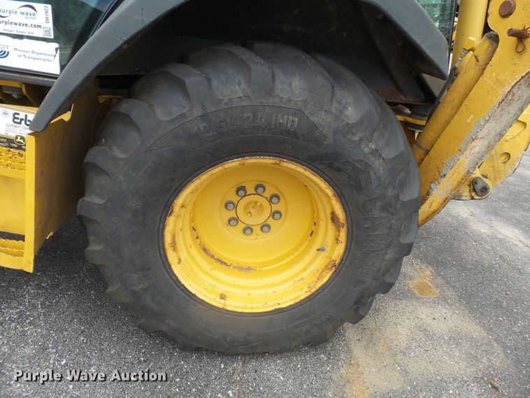 image for item DH7923 2005 John Deere 310SG  backhoe