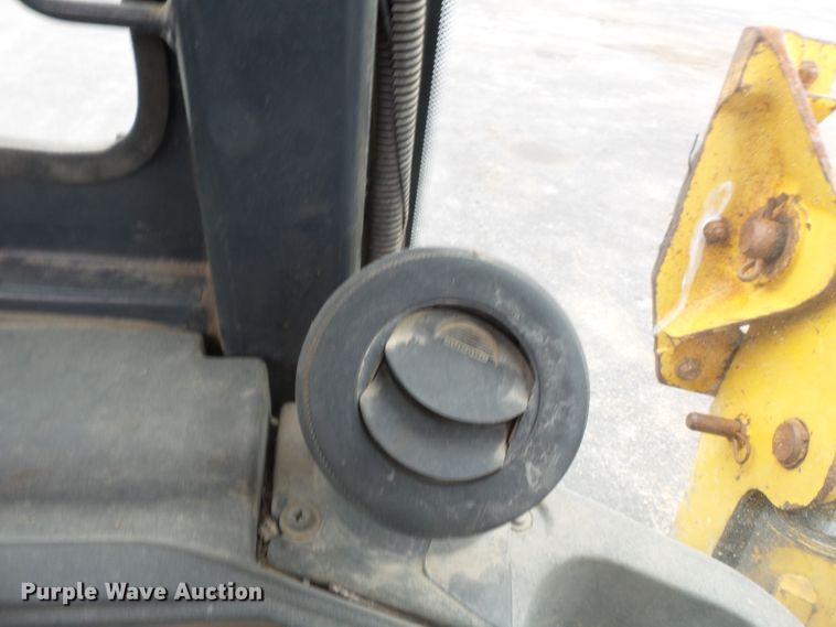 image for item DH7923 2005 John Deere 310SG  backhoe