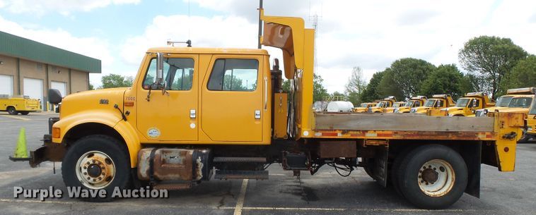 image for item DH7926 2002 International 4900 Crew Cab flatbed truck