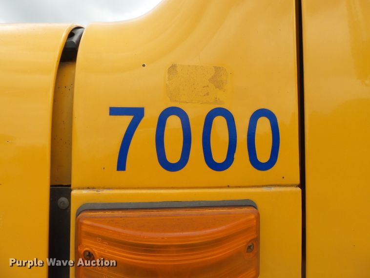 image for item DH7926 2002 International 4900 Crew Cab flatbed truck