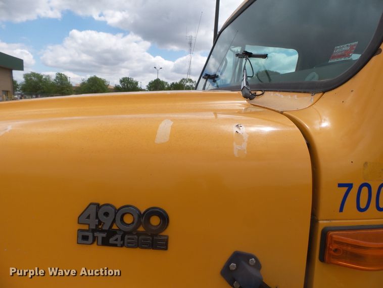 image for item DH7926 2002 International 4900 Crew Cab flatbed truck