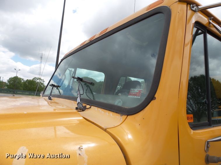 image for item DH7926 2002 International 4900 Crew Cab flatbed truck