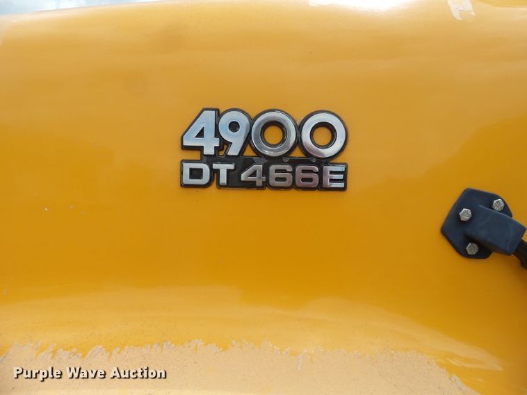 image for item DH7926 2002 International 4900 Crew Cab flatbed truck