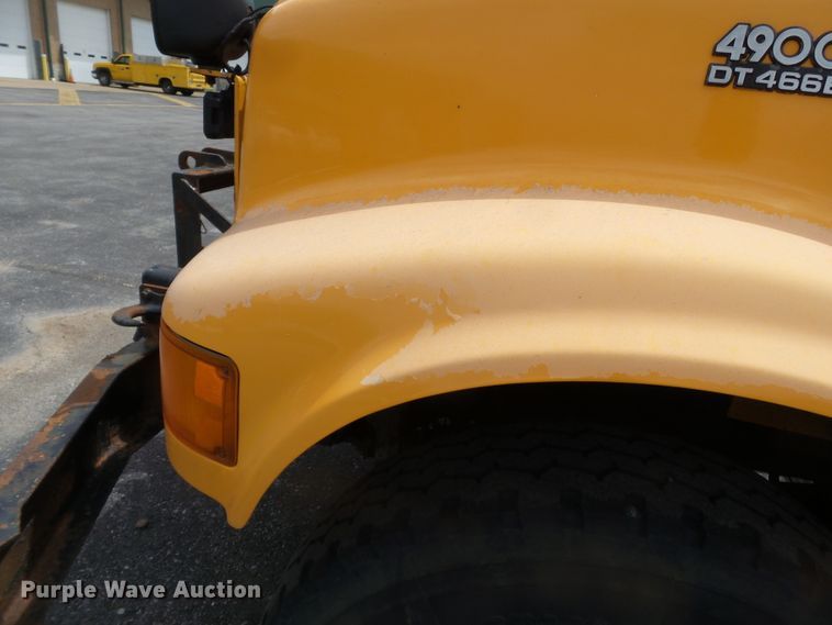 image for item DH7926 2002 International 4900 Crew Cab flatbed truck