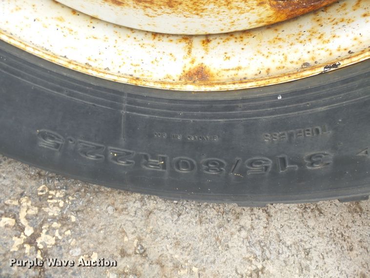 image for item DH7926 2002 International 4900 Crew Cab flatbed truck