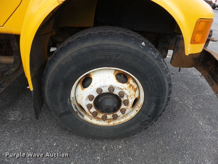 image for item DH7926 2002 International 4900 Crew Cab flatbed truck