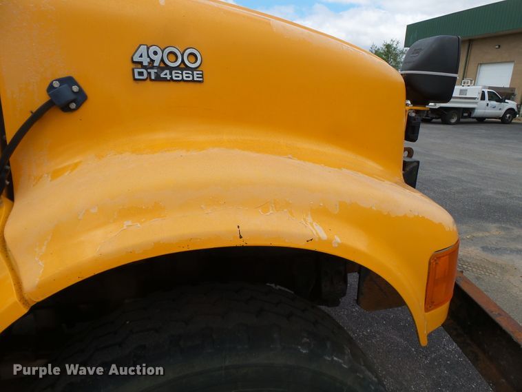 image for item DH7926 2002 International 4900 Crew Cab flatbed truck