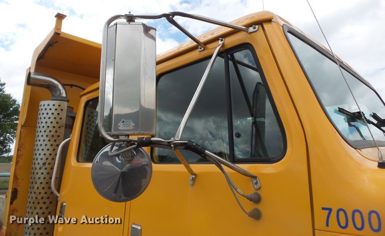 image for item DH7926 2002 International 4900 Crew Cab flatbed truck