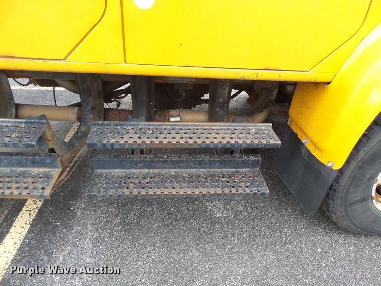 image for item DH7926 2002 International 4900 Crew Cab flatbed truck