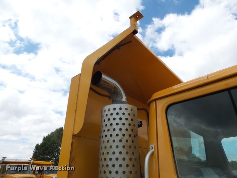 image for item DH7926 2002 International 4900 Crew Cab flatbed truck