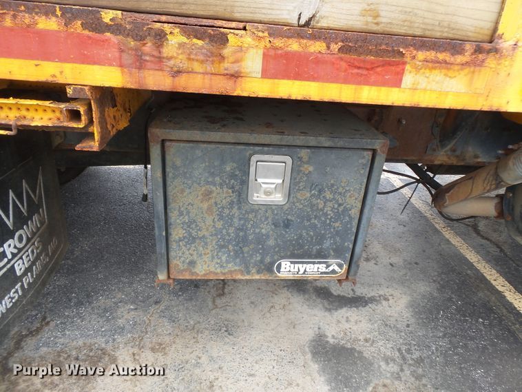 image for item DH7926 2002 International 4900 Crew Cab flatbed truck