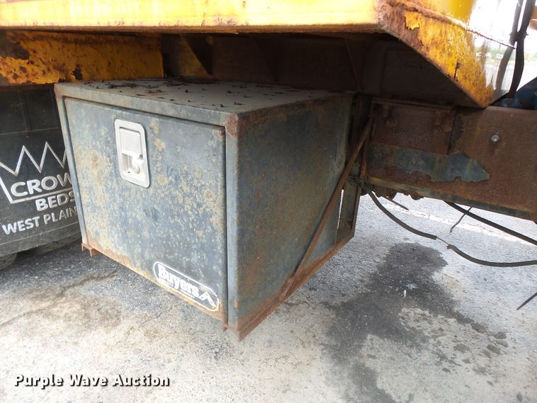 image for item DH7926 2002 International 4900 Crew Cab flatbed truck