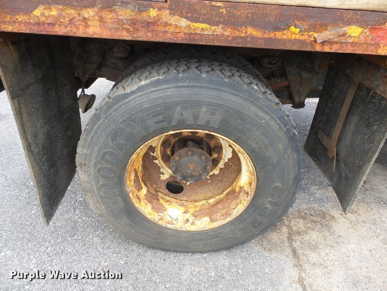 image for item DH7926 2002 International 4900 Crew Cab flatbed truck