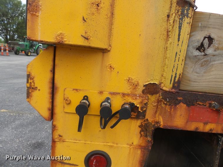 image for item DH7926 2002 International 4900 Crew Cab flatbed truck