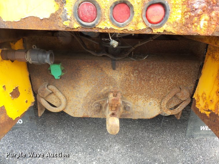 image for item DH7926 2002 International 4900 Crew Cab flatbed truck