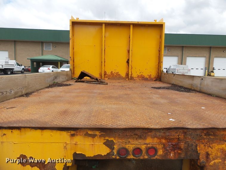 image for item DH7926 2002 International 4900 Crew Cab flatbed truck