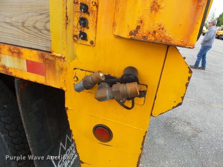 image for item DH7926 2002 International 4900 Crew Cab flatbed truck