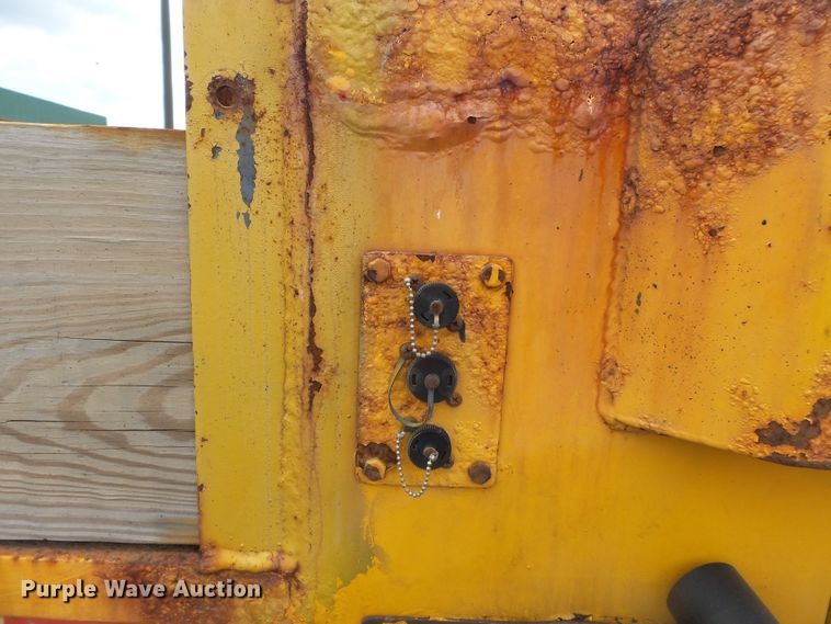 image for item DH7926 2002 International 4900 Crew Cab flatbed truck