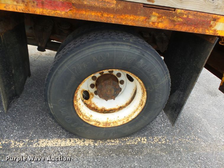 image for item DH7926 2002 International 4900 Crew Cab flatbed truck