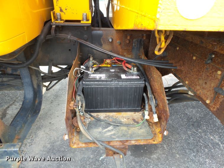 image for item DH7926 2002 International 4900 Crew Cab flatbed truck