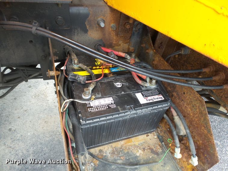 image for item DH7926 2002 International 4900 Crew Cab flatbed truck