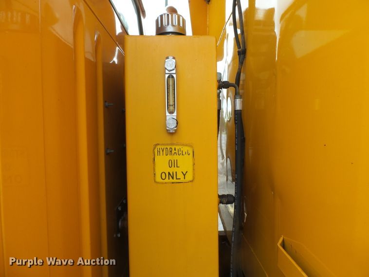 image for item DH7926 2002 International 4900 Crew Cab flatbed truck