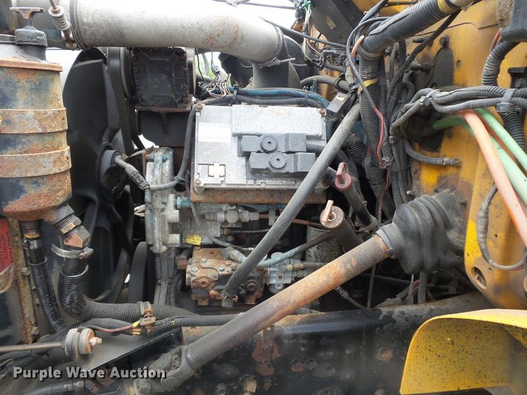 image for item DH7926 2002 International 4900 Crew Cab flatbed truck