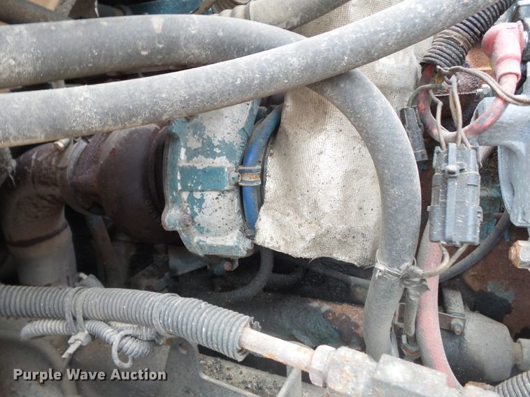 image for item DH7926 2002 International 4900 Crew Cab flatbed truck