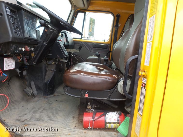 image for item DH7926 2002 International 4900 Crew Cab flatbed truck