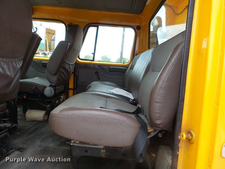 image for item DH7926 2002 International 4900 Crew Cab flatbed truck