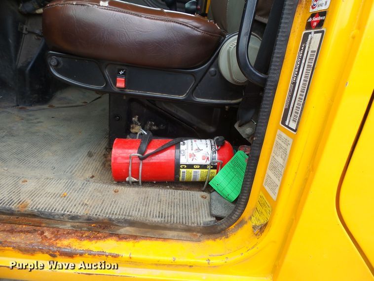 image for item DH7926 2002 International 4900 Crew Cab flatbed truck