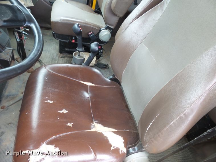 image for item DH7926 2002 International 4900 Crew Cab flatbed truck