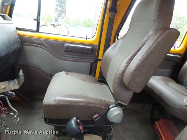 image for item DH7926 2002 International 4900 Crew Cab flatbed truck