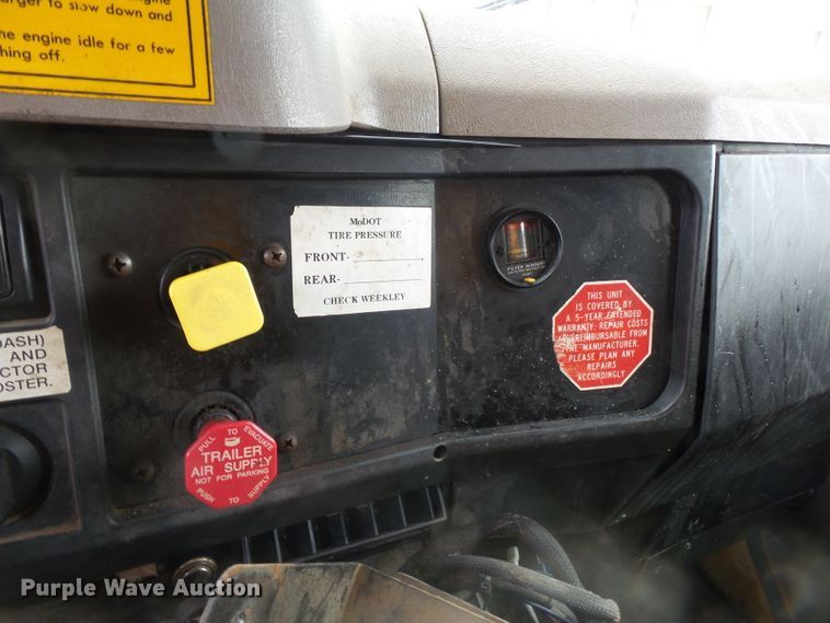 image for item DH7926 2002 International 4900 Crew Cab flatbed truck