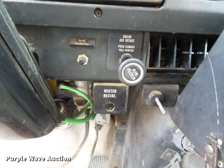 image for item DH7926 2002 International 4900 Crew Cab flatbed truck