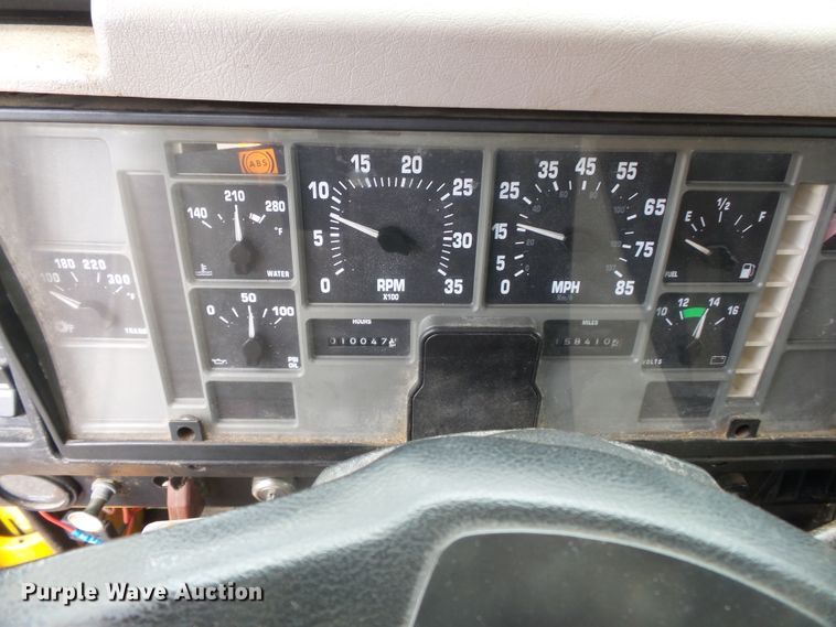 image for item DH7926 2002 International 4900 Crew Cab flatbed truck