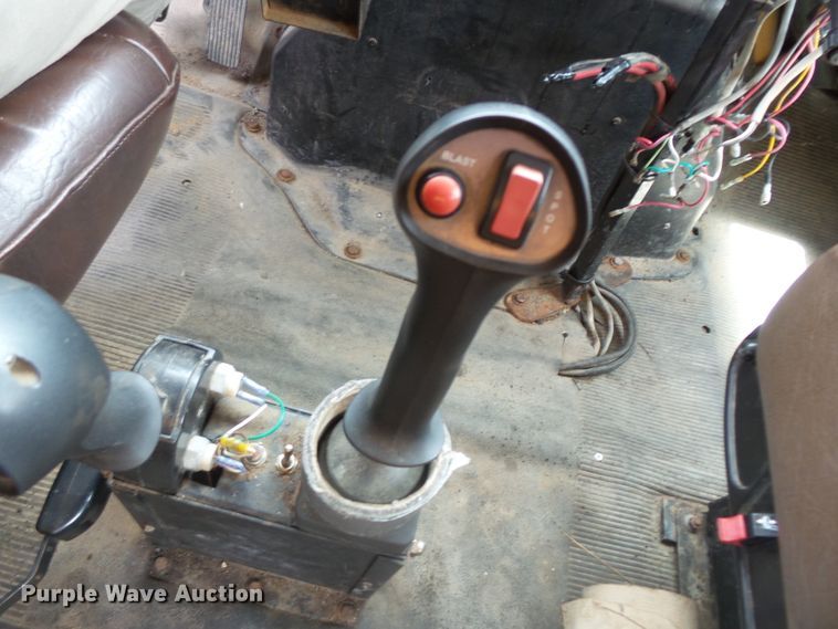 image for item DH7926 2002 International 4900 Crew Cab flatbed truck