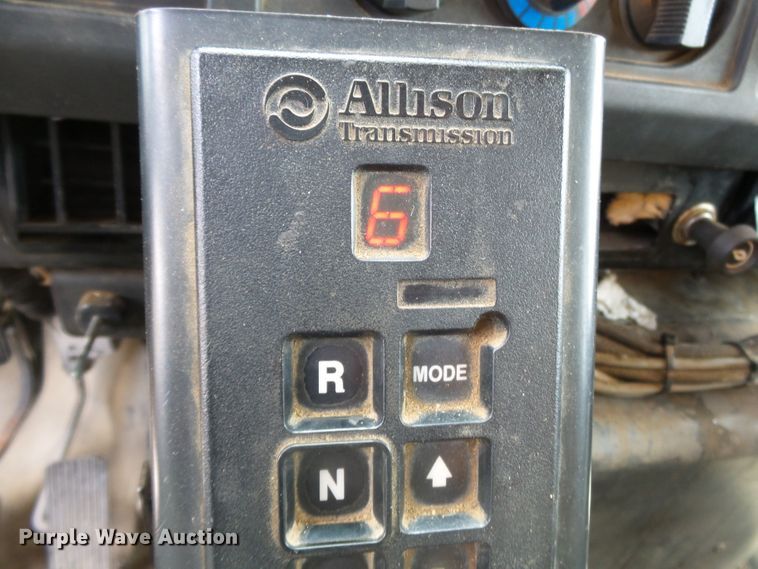 image for item DH7926 2002 International 4900 Crew Cab flatbed truck