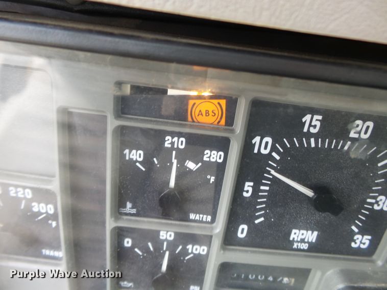 image for item DH7926 2002 International 4900 Crew Cab flatbed truck