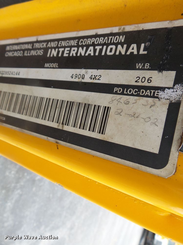 image for item DH7926 2002 International 4900 Crew Cab flatbed truck