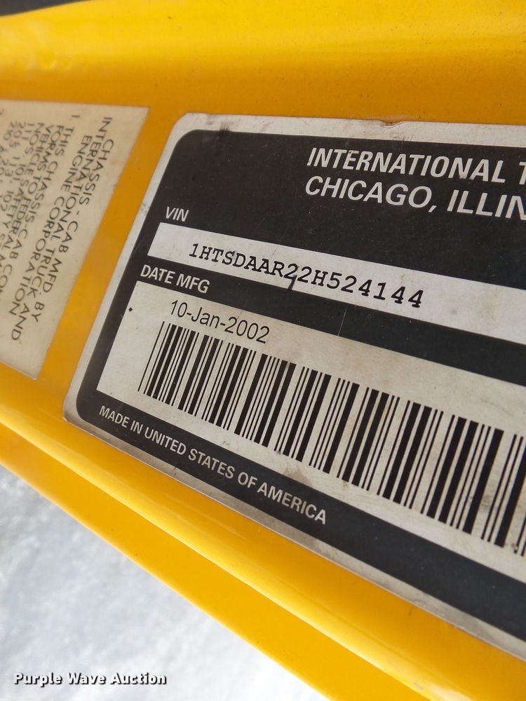 image for item DH7926 2002 International 4900 Crew Cab flatbed truck