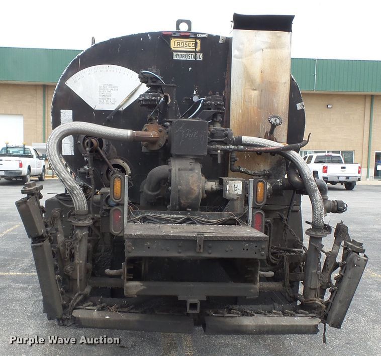 image for item DH7927 1996 International 4900 oil distributor truck