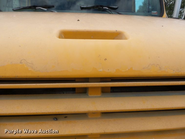 image for item DH7927 1996 International 4900 oil distributor truck