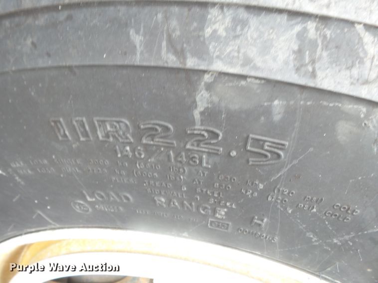 image for item DH7927 1996 International 4900 oil distributor truck