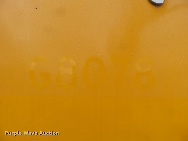 image for item DH7927 1996 International 4900 oil distributor truck