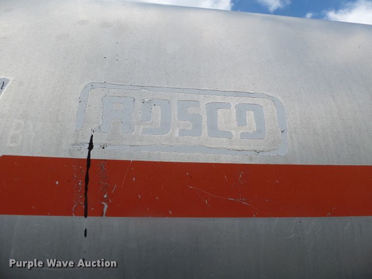 image for item DH7927 1996 International 4900 oil distributor truck