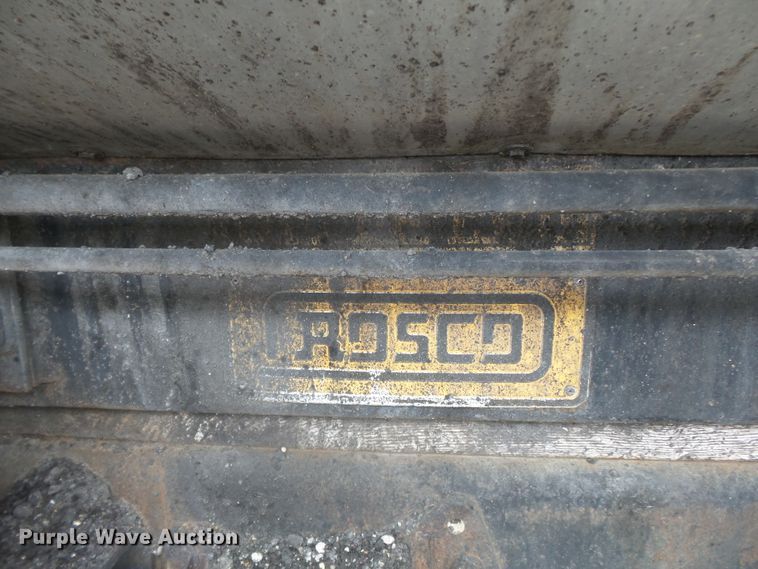 image for item DH7927 1996 International 4900 oil distributor truck