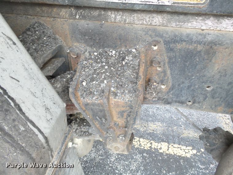 image for item DH7927 1996 International 4900 oil distributor truck