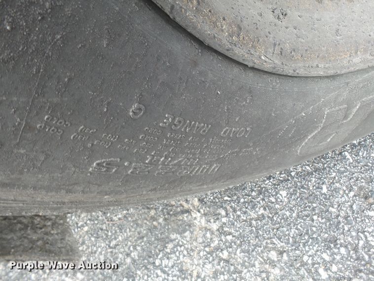 image for item DH7927 1996 International 4900 oil distributor truck